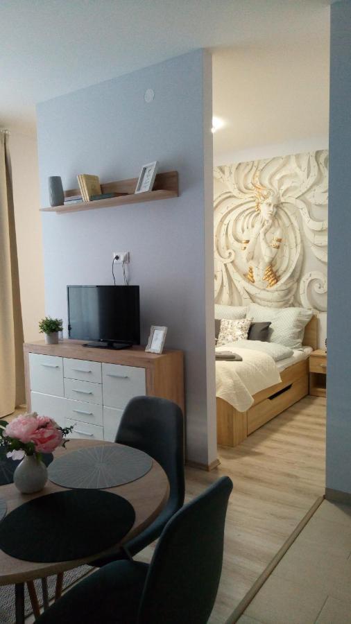 Loli Apartman Miskolc Luaran gambar