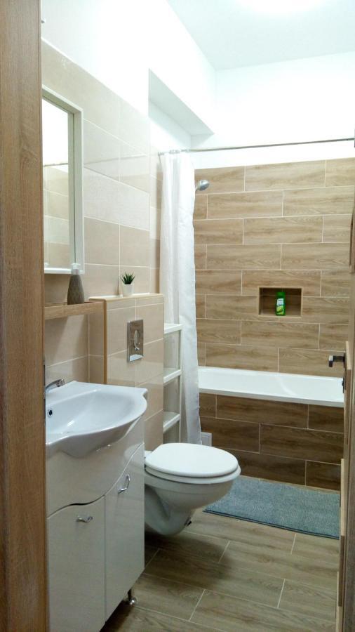 Loli Apartman Miskolc Luaran gambar