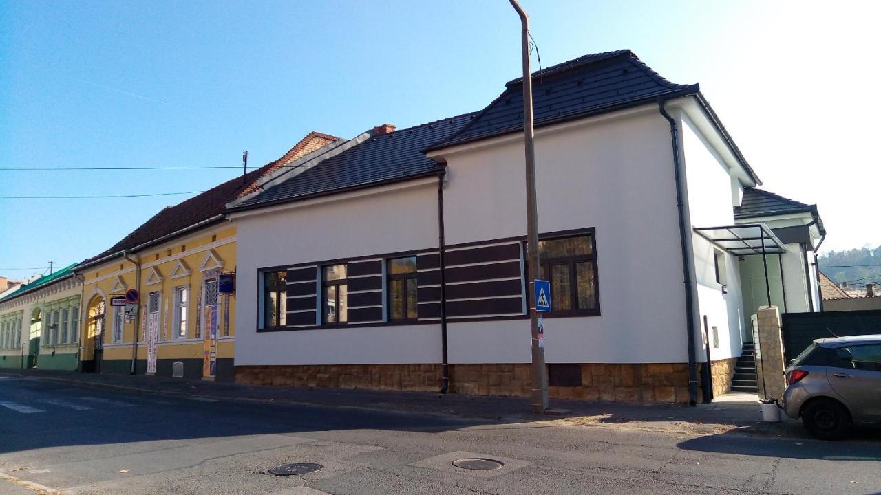 Loli Apartman Miskolc Luaran gambar