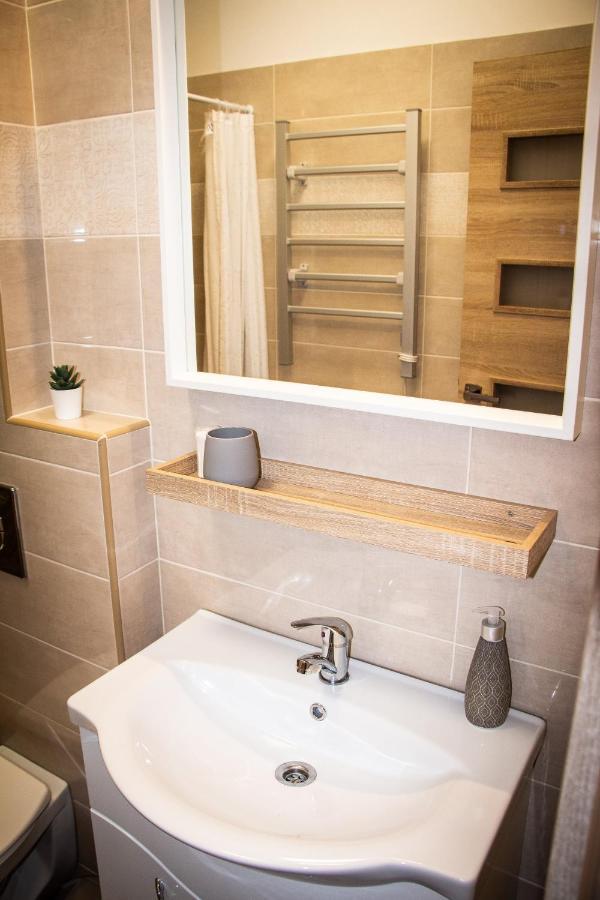 Loli Apartman Miskolc Luaran gambar