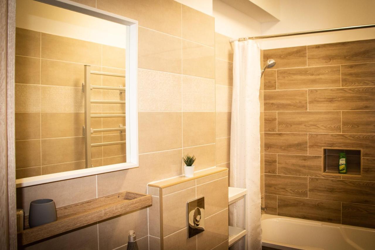 Loli Apartman Miskolc Luaran gambar