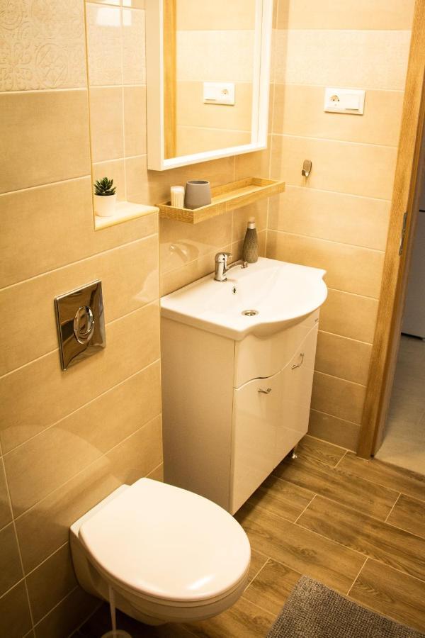 Loli Apartman Miskolc Luaran gambar