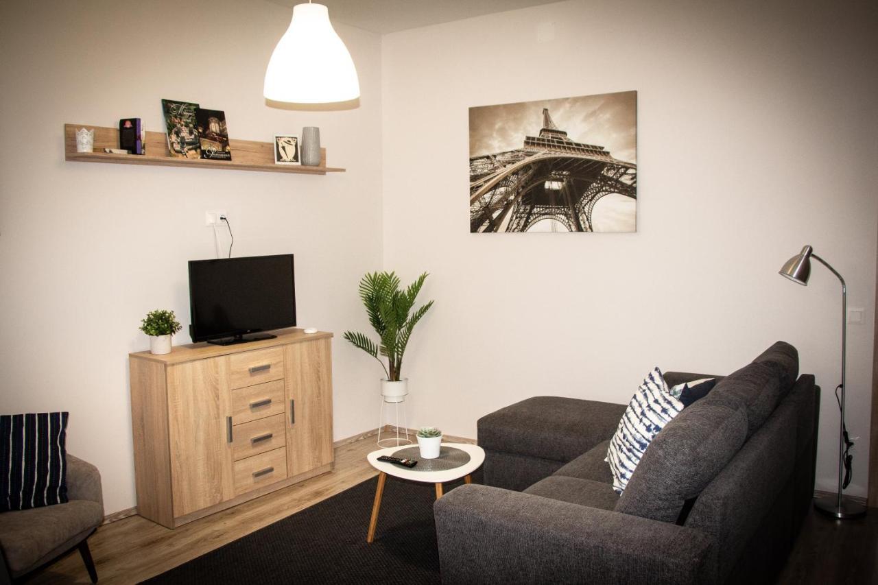 Loli Apartman Miskolc Luaran gambar