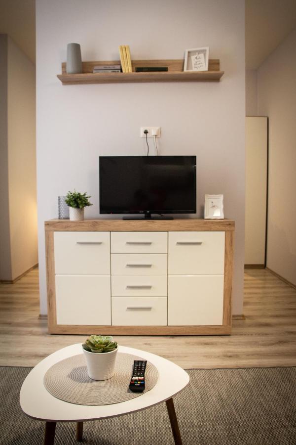 Loli Apartman Miskolc Luaran gambar