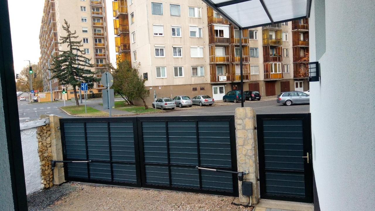 Loli Apartman Miskolc Luaran gambar